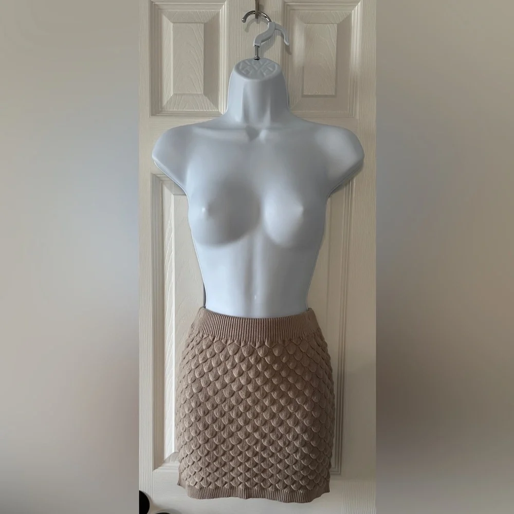 Tyche Taupe 3D Textured Knit Mini Skirt – One Size
